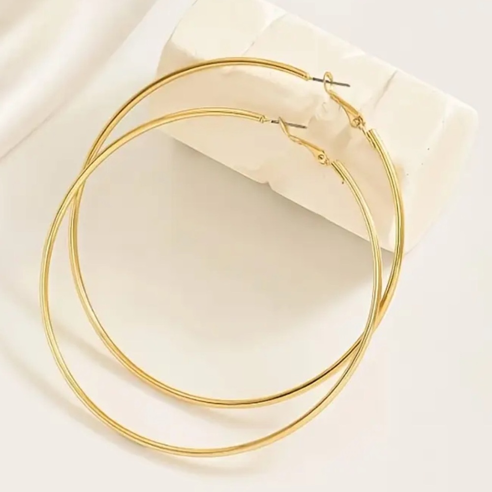 🔥🔥🆕Boho Chic Large Gold Hoop Earrings - Picture 3 of 6